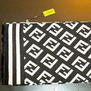 NWT - Fendi scarf - black and white logo with fringe